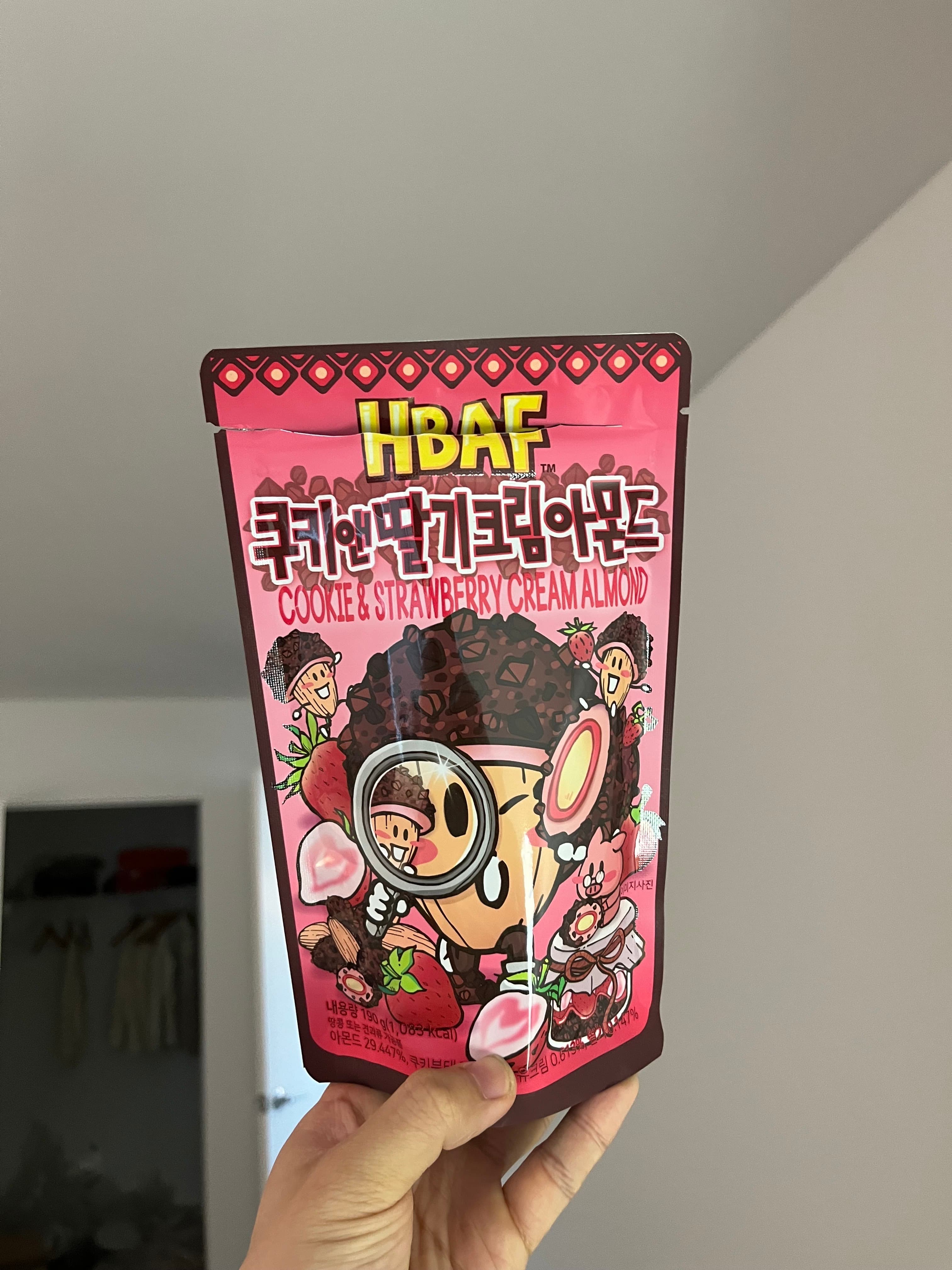 HBAF Cookie & Strawberry Cream Almond